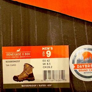 Brand New in the box Men’s Waterproof, Insulated Camo Hunting boots.